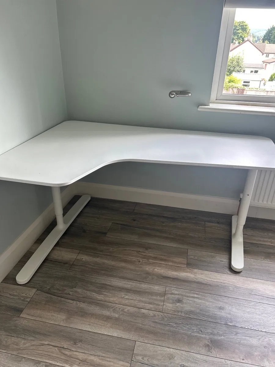 Gaming table - Image 1