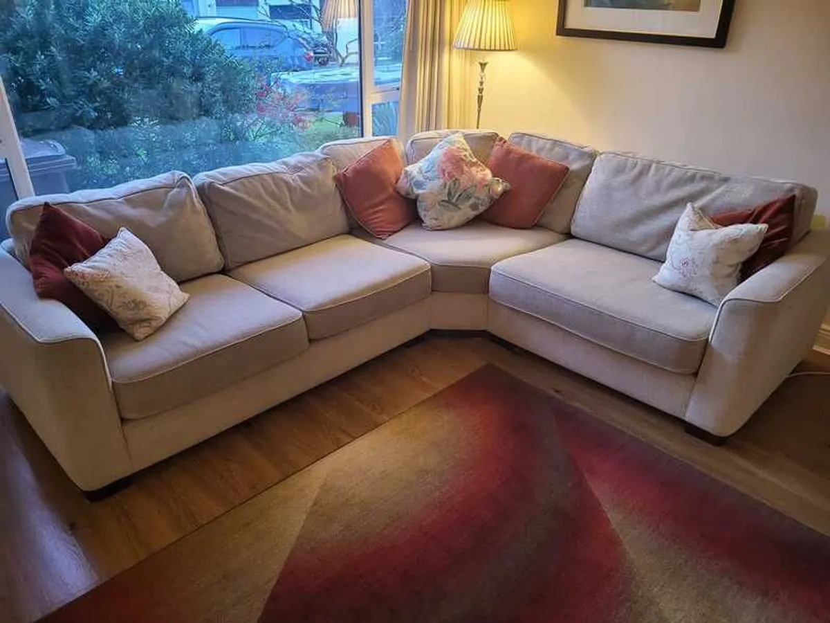 Corner couch - Image 2