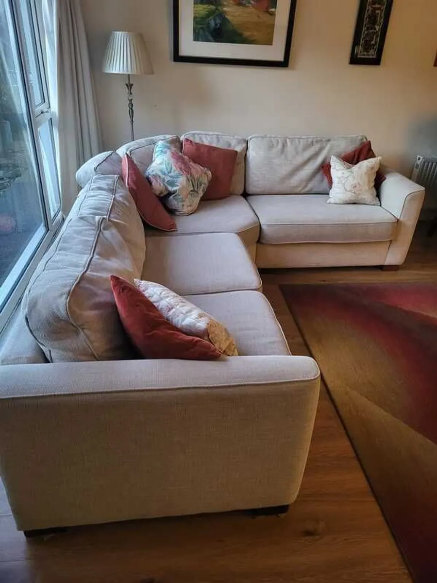 Corner couch - Image 3