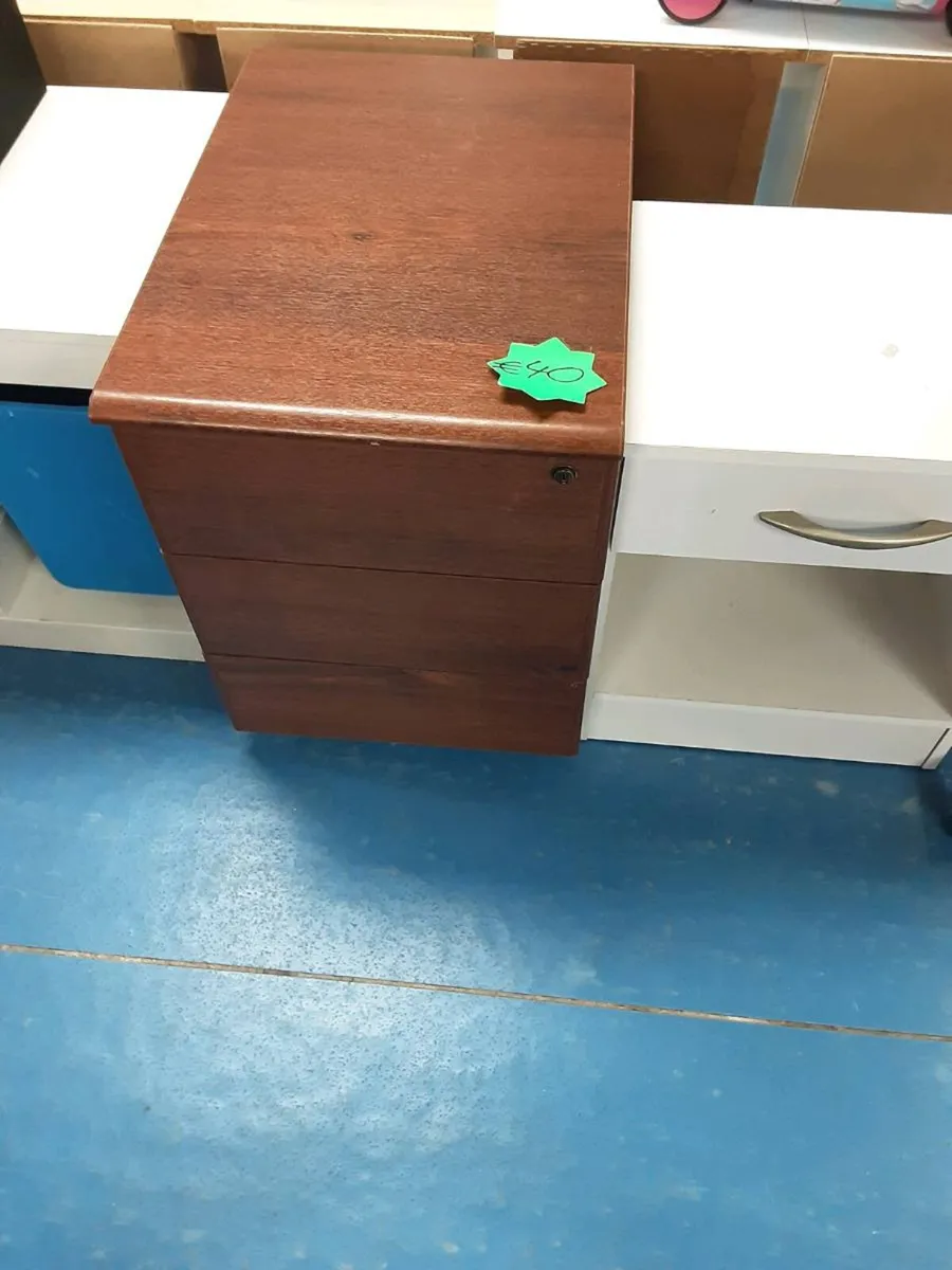 OFFICE CABINET LOCKABLE - Image 1