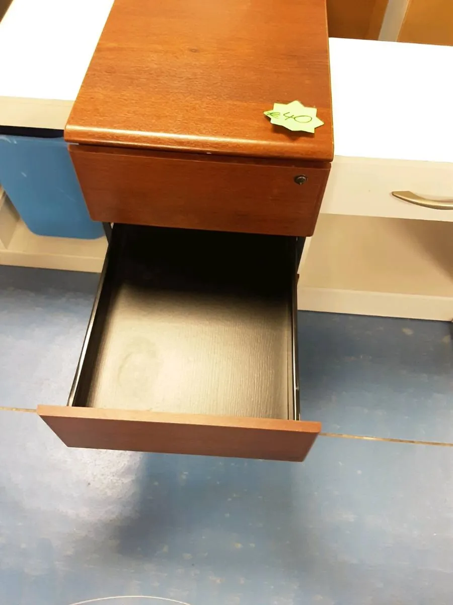 OFFICE CABINET LOCKABLE - Image 2