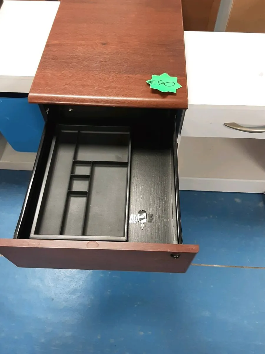 OFFICE CABINET LOCKABLE - Image 3