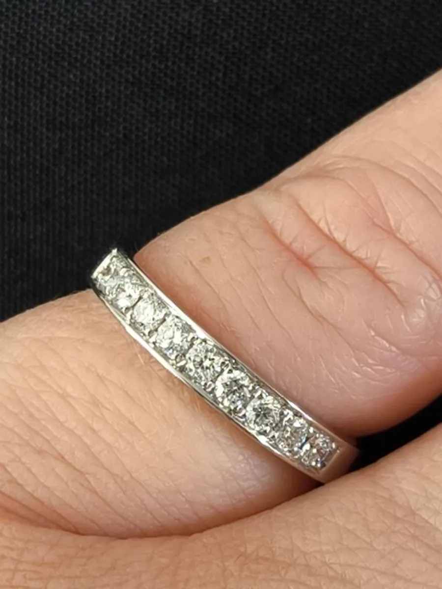 18ct white gold diamond eternity/wedding ring - Image 1