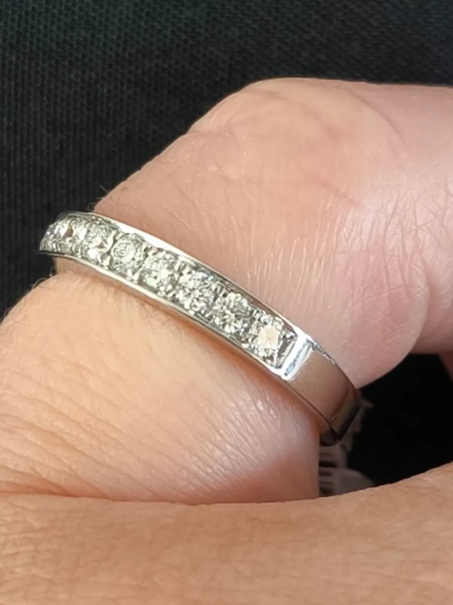 18ct white gold diamond eternity/wedding ring - Image 2