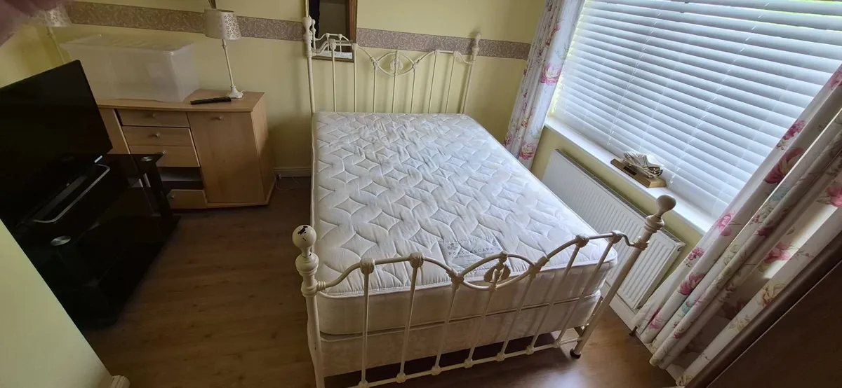 Bed - Image 1