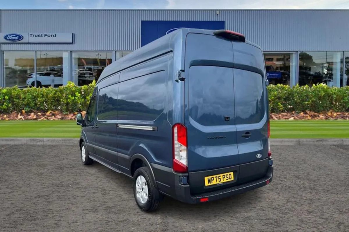 Ford Transit LIMITED - Image 2