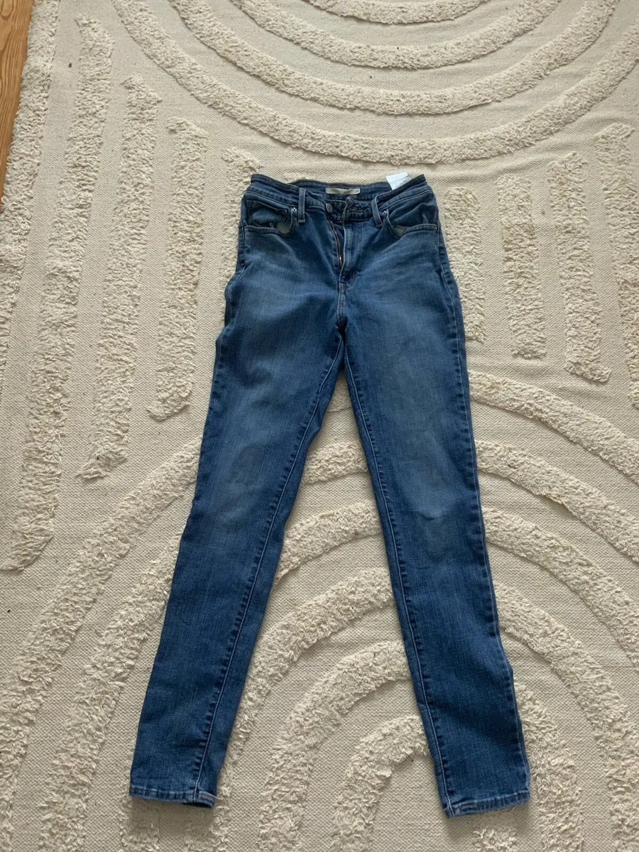 Women’s Levi jeans - Image 3