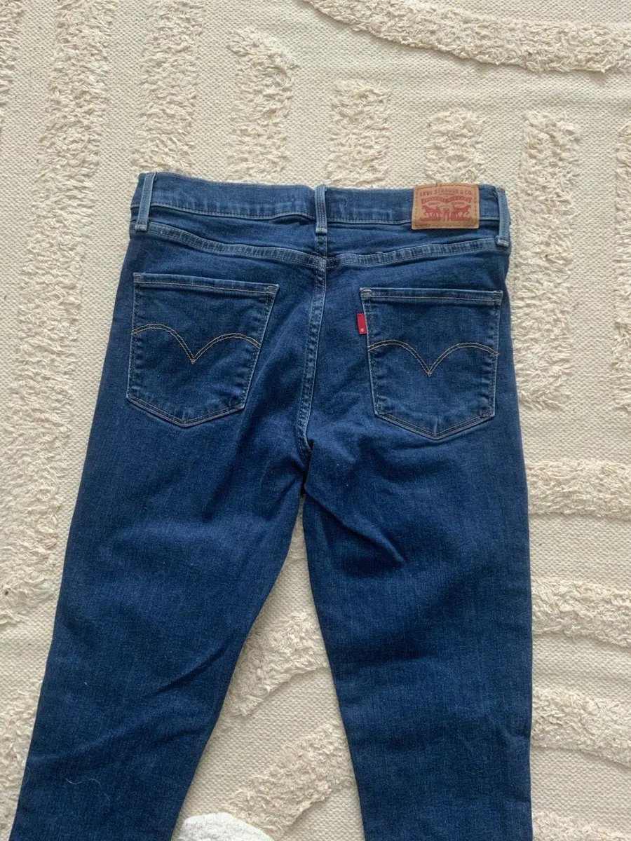 Women’s Levi jeans - Image 2
