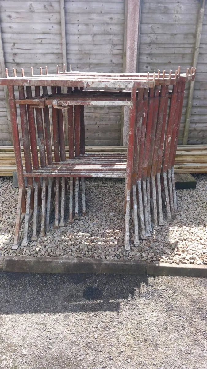 Builders trestles planks - Image 1