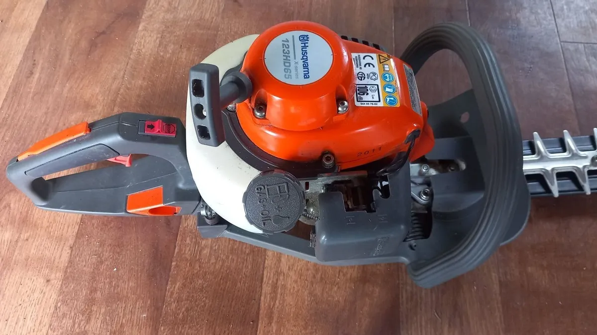 Husqvarna 123HD65 X-Series Hedge Trimmer - Image 4