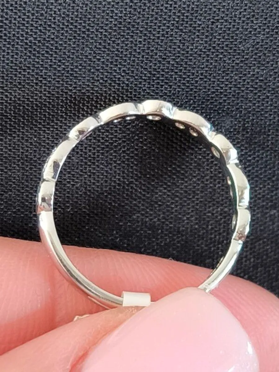 9ct white gold eternity/wedding ring - Image 2