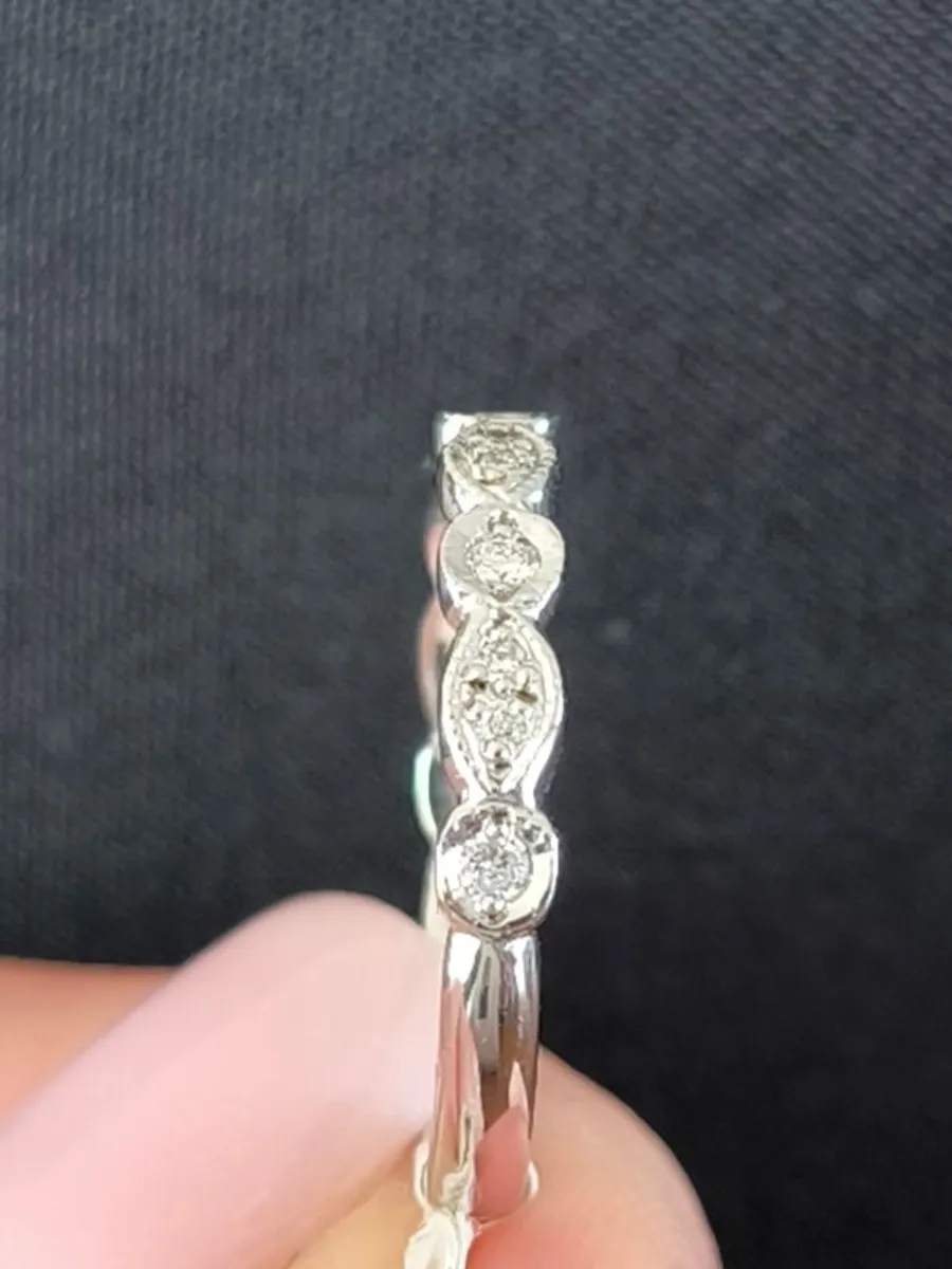 9ct white gold eternity/wedding ring - Image 3