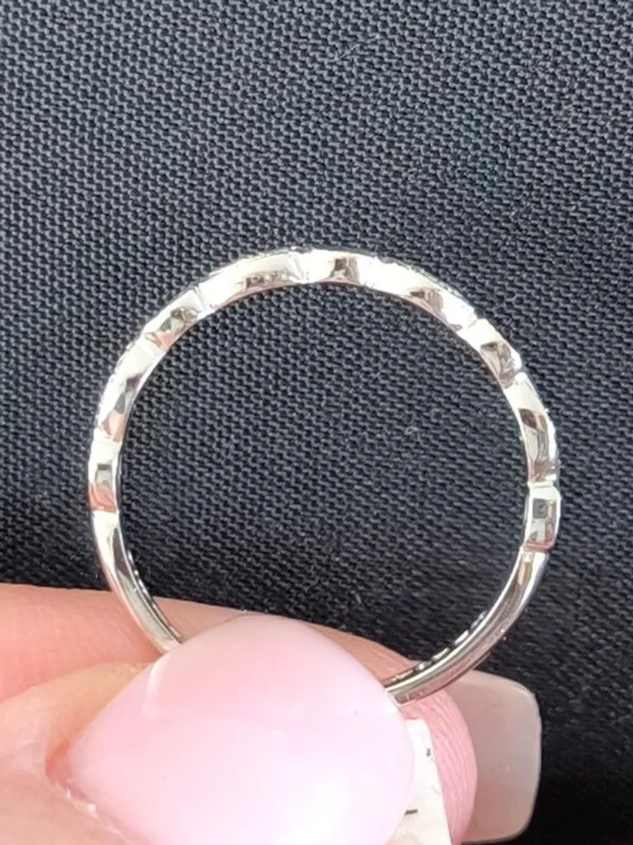 9ct white gold eternity/wedding ring - Image 4