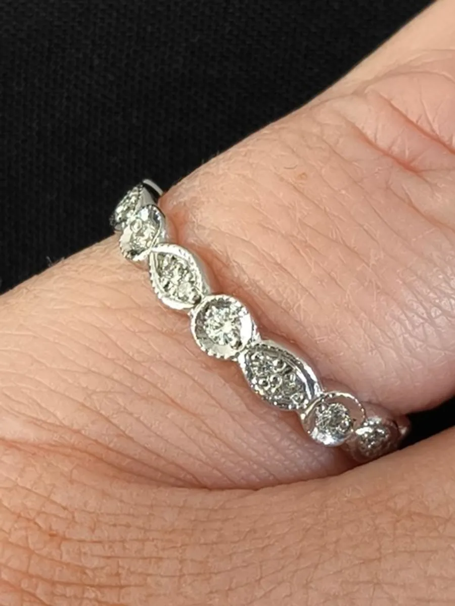 9ct white gold eternity/wedding ring - Image 1