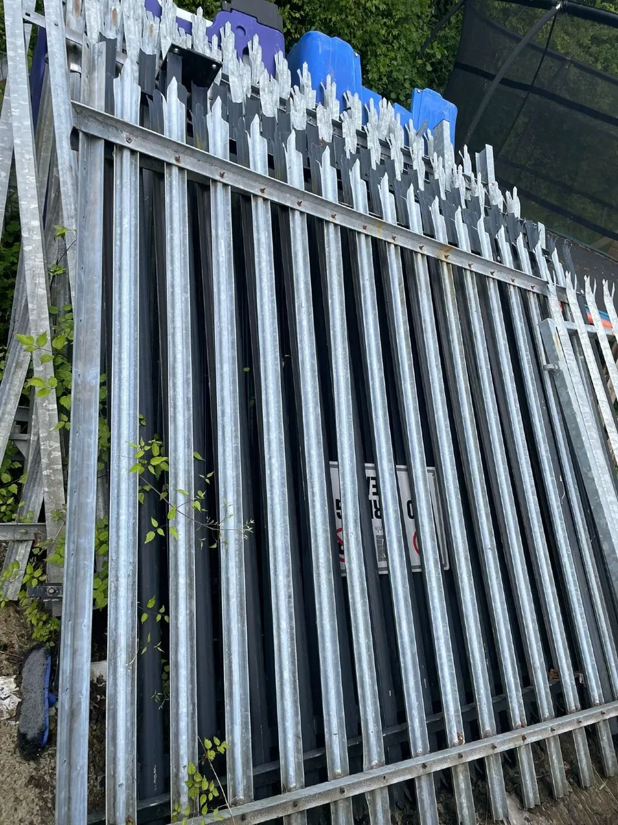 Security \Palisade Fencing - Image 1
