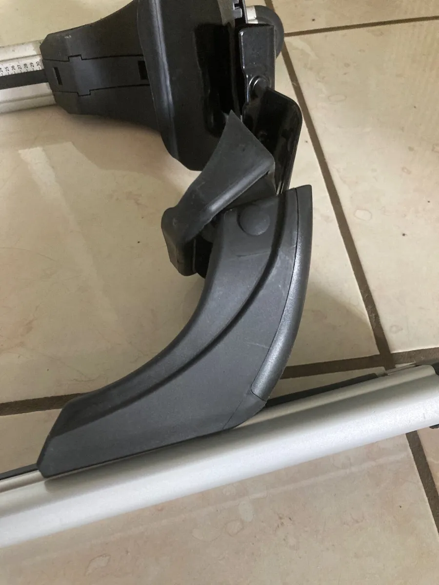 Nordrive Alumia silver aluminium roof rack - Image 1