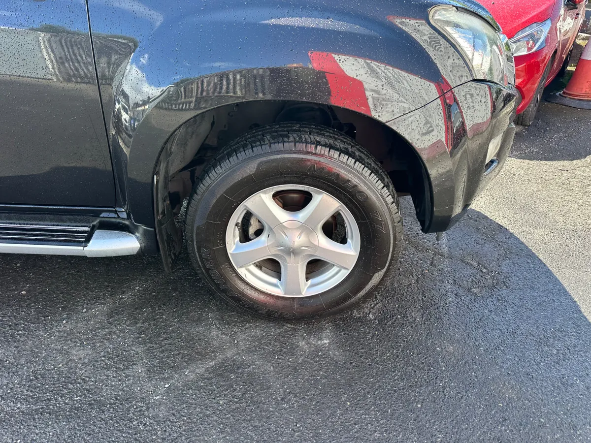 Isuzu D-Max Automatic 2.5 Diesel DOE - Image 3