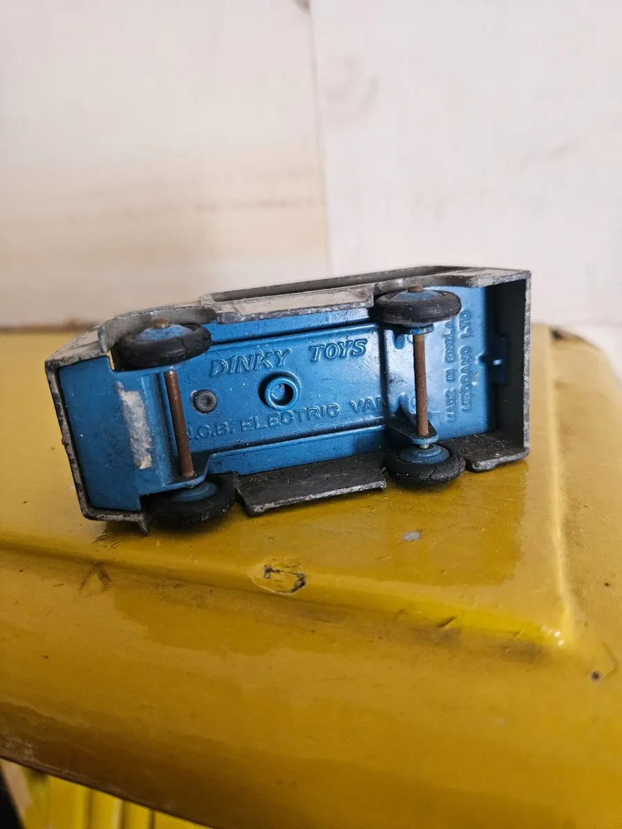 Dinky 1950's Milk Float - Image 3