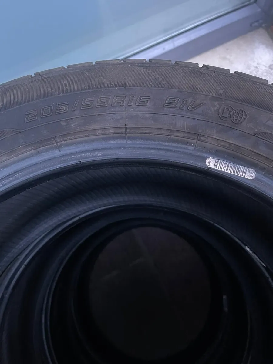 205/55R16 91V - Image 1