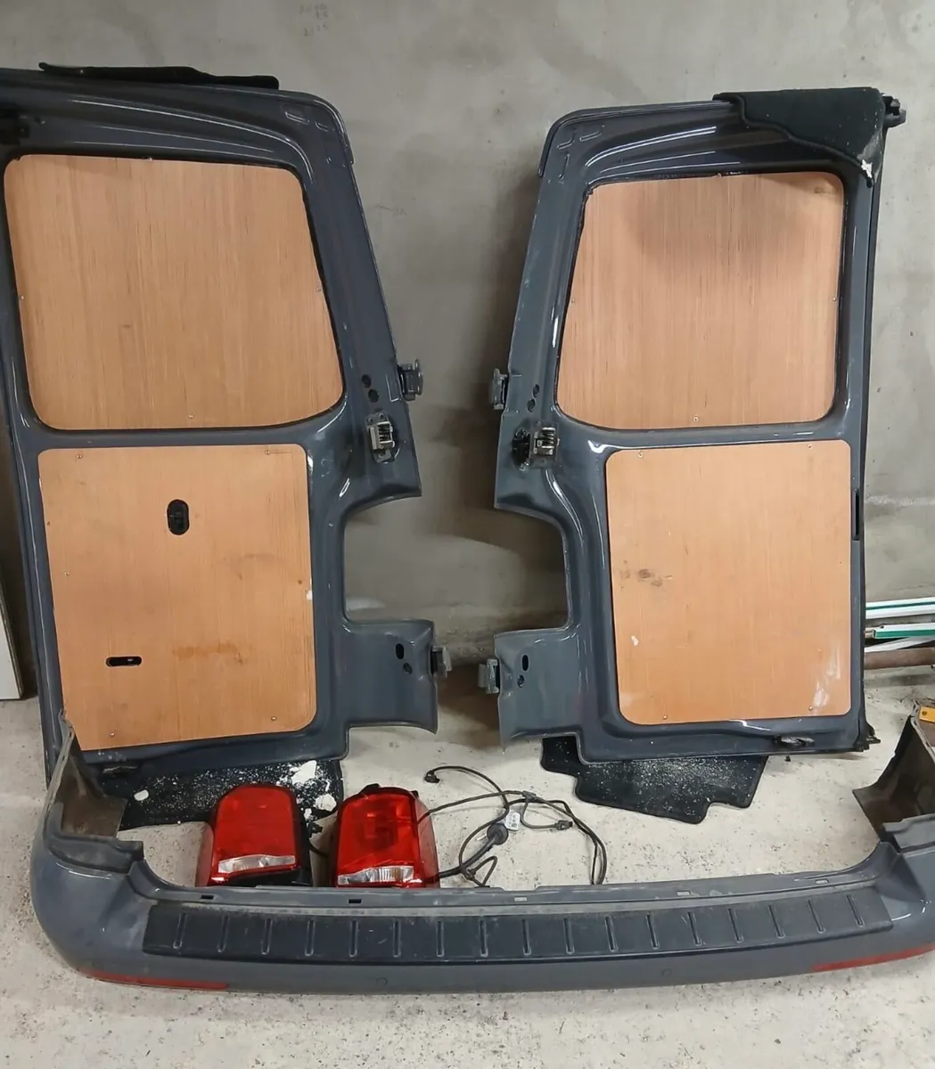 Volkswagen transporter complete set of barn doors - Image 4