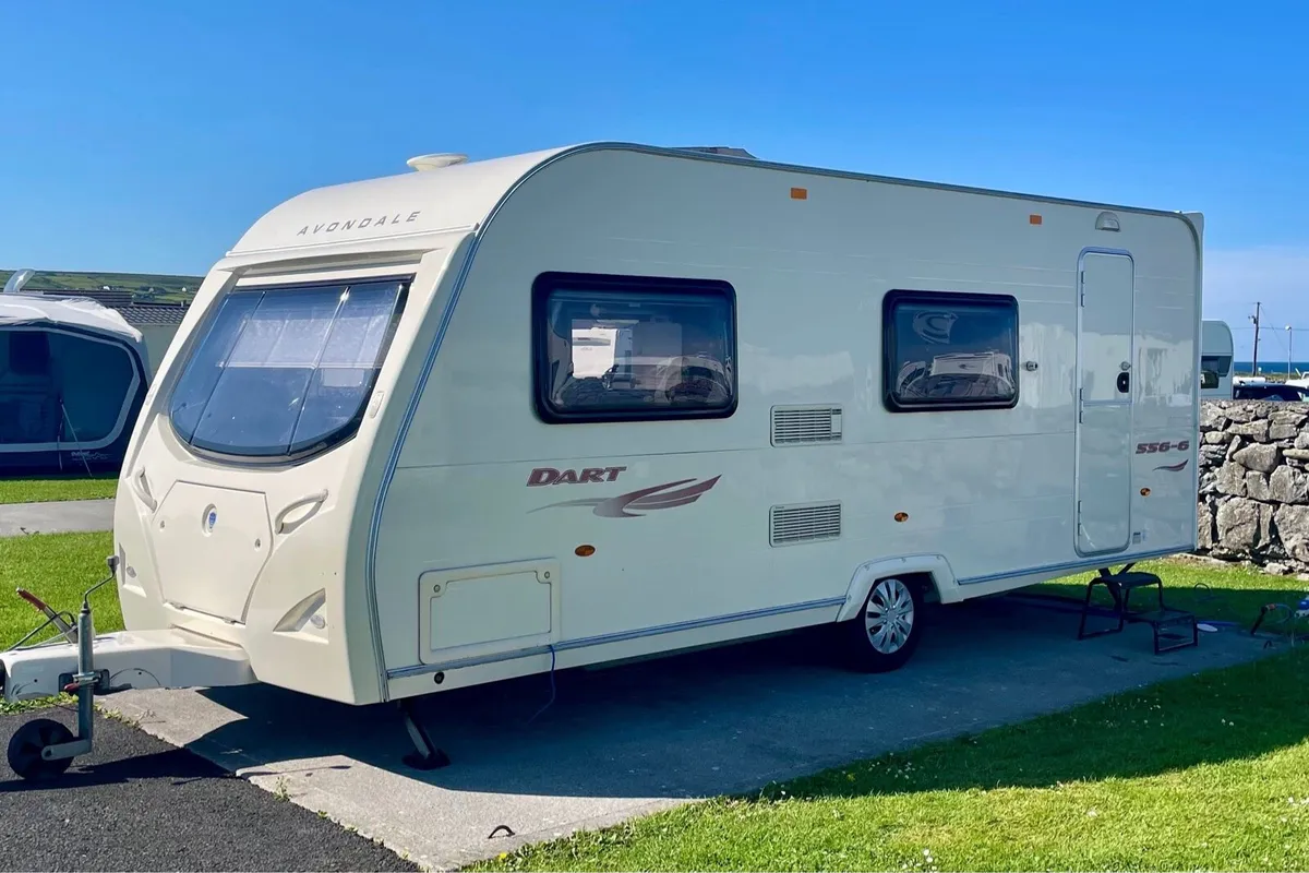2007 Avondale Dart 556-6 – 6 Berth Family Caravan - Image 1