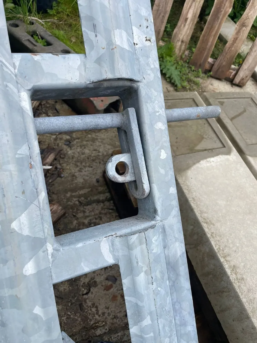 Security \Palisade Gate - Image 3