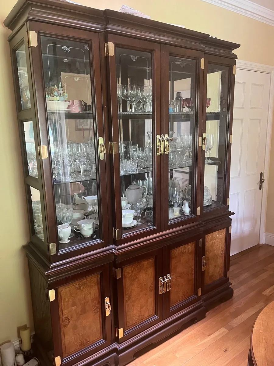 Dining table, 6 chairs  and matching cabinet - Image 4