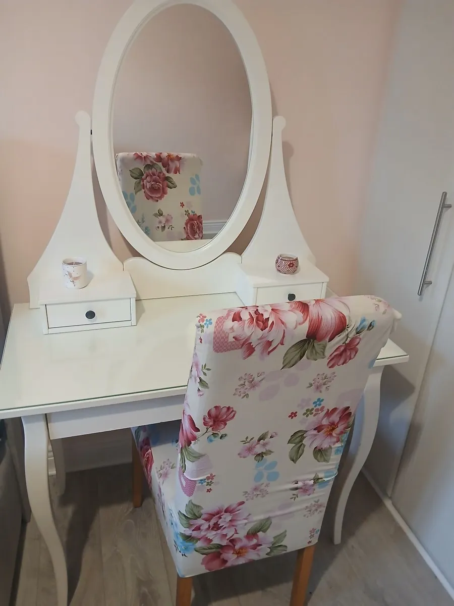 Vanity Table - Image 1