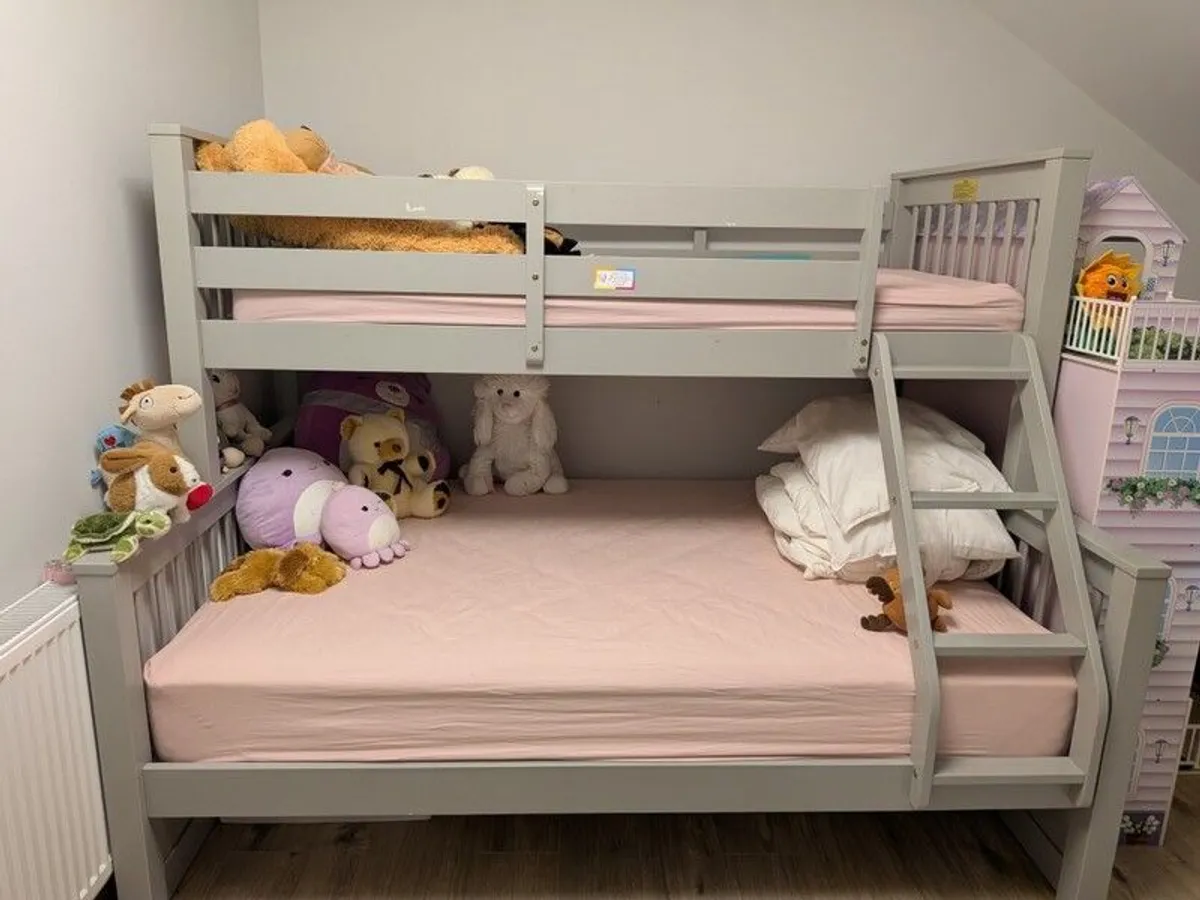Bunk bed - Image 1