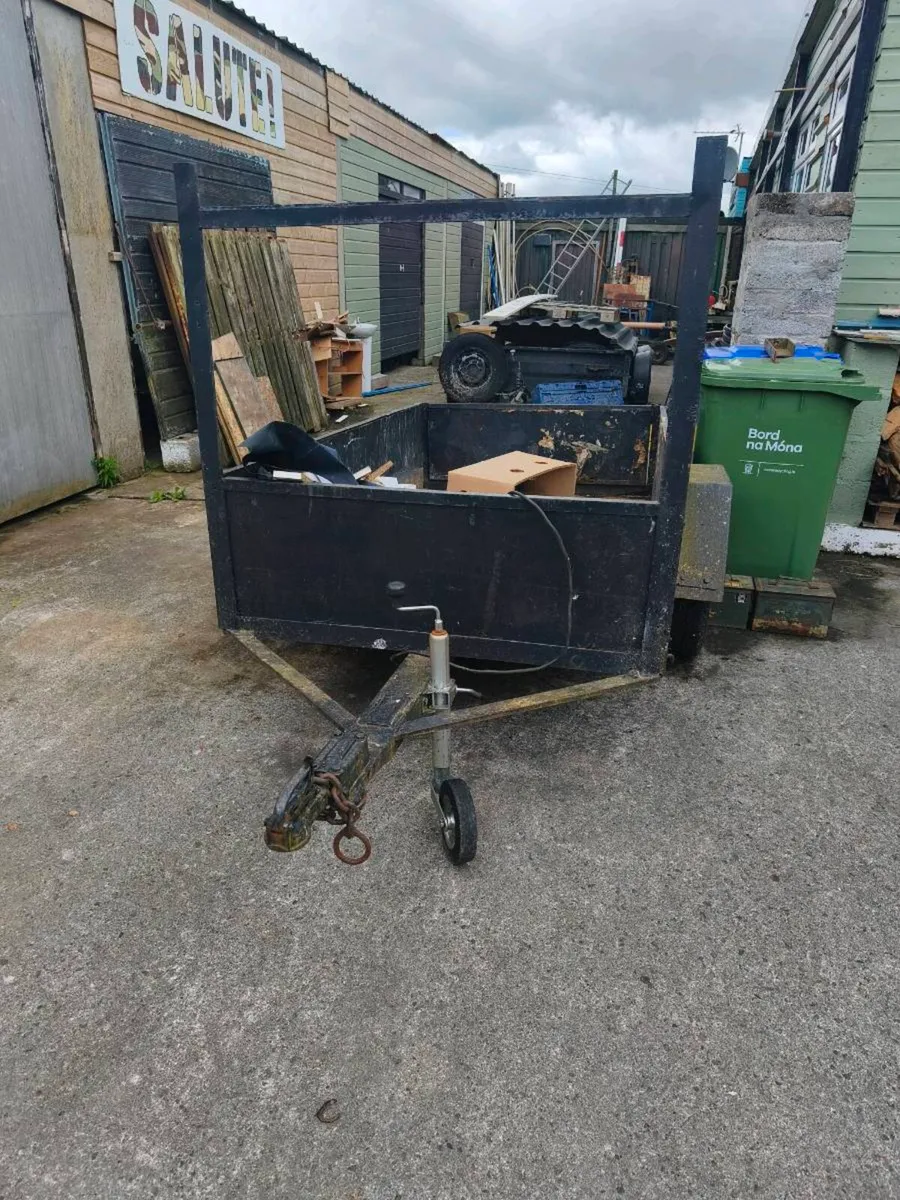 Trailer - Image 1