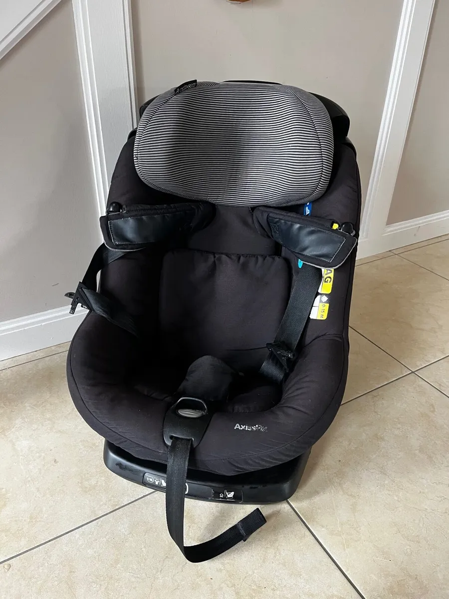 Maxi Cosy Swivel Car seat - Image 1