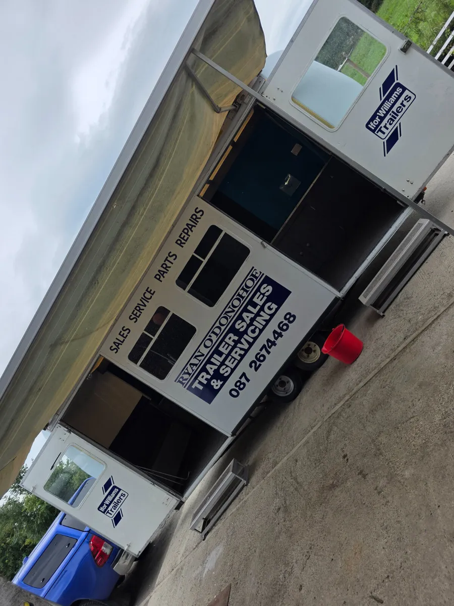 Exhibition trailer/ display trailer - Image 1