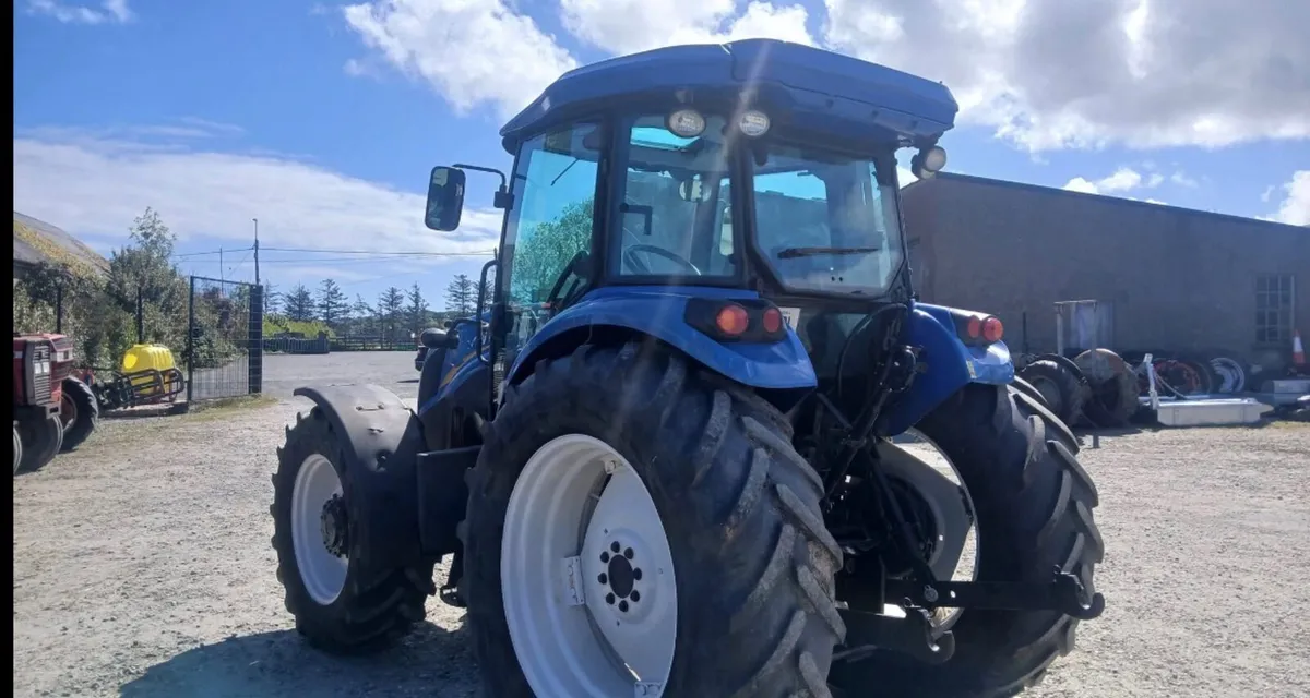 2017 New Holland TD5.105 - Image 4