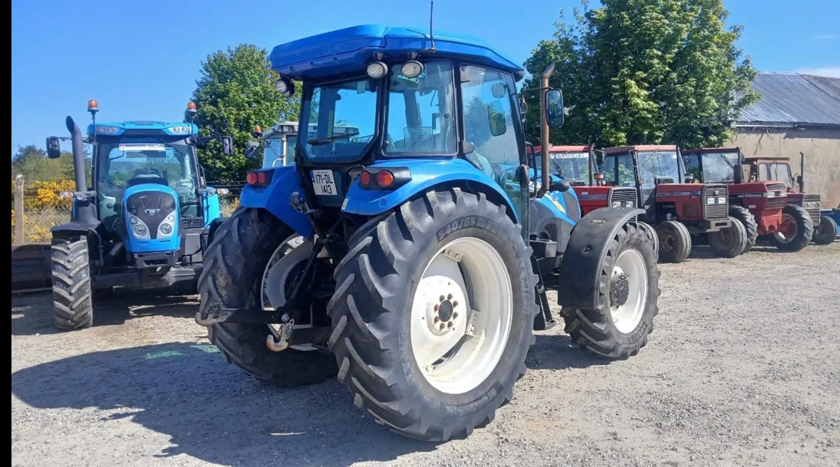 2017 New Holland TD5.105 - Image 3