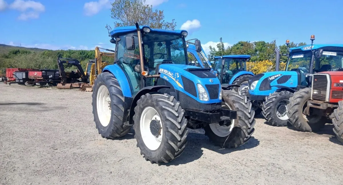 2017 New Holland TD5.105 - Image 1