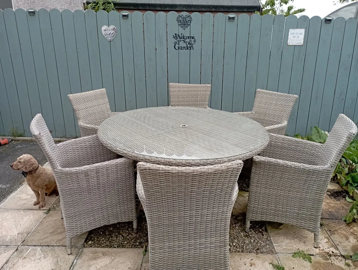 Patio table and chairs - Image 1