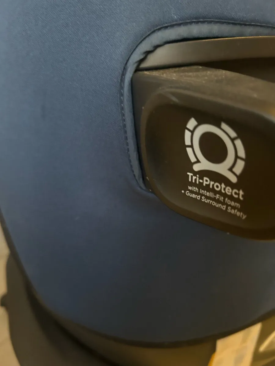Joie 360 car seat - Image 4