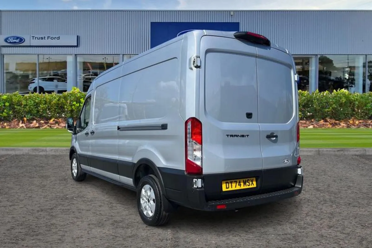 Ford Transit LIMITED - Image 2