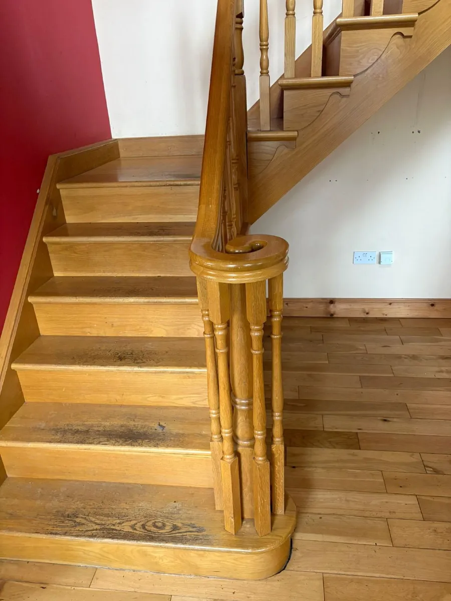 Solid Oak Staircase – Excellent Condition - Image 2
