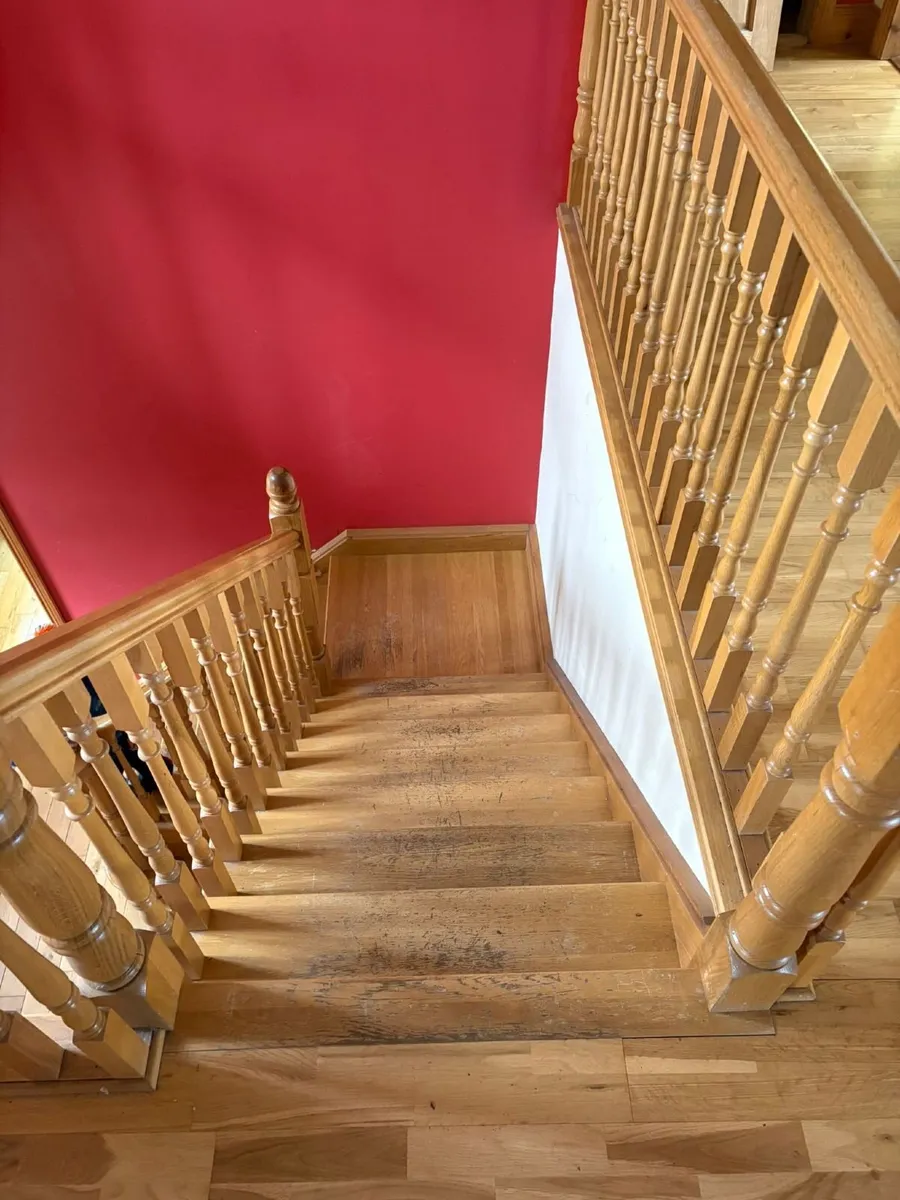 Solid Oak Staircase – Excellent Condition - Image 4