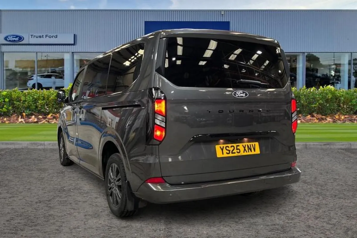 Ford Tourneo Custom TITANIUM - Image 2