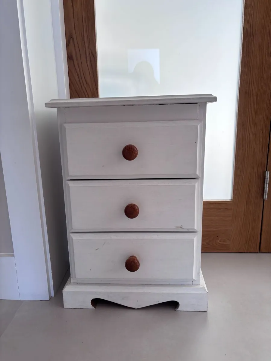 Dresser with mirror and matching locker - Image 2
