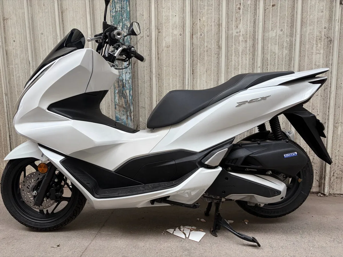 Honda PCX 125 - Image 1