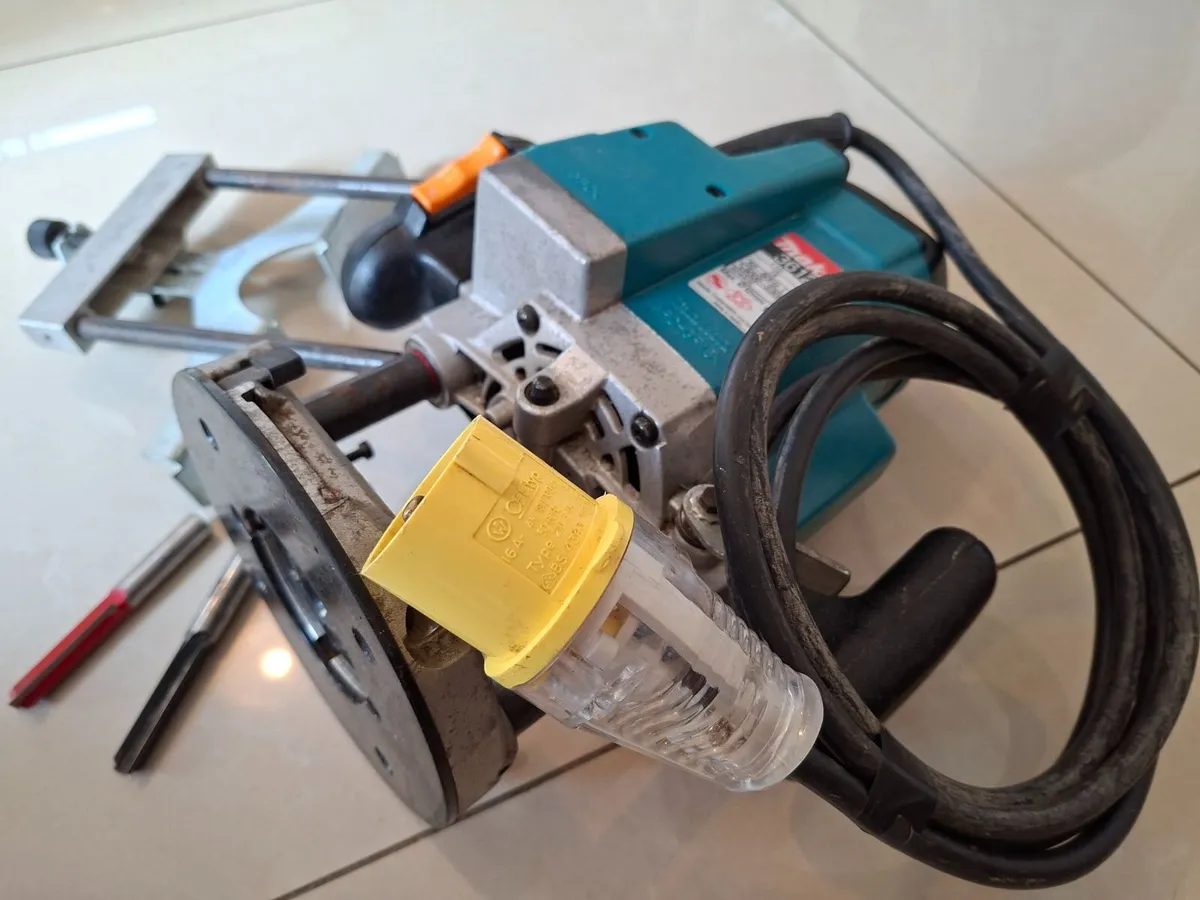 Makita 3612C Plunge Router 110v - Image 3