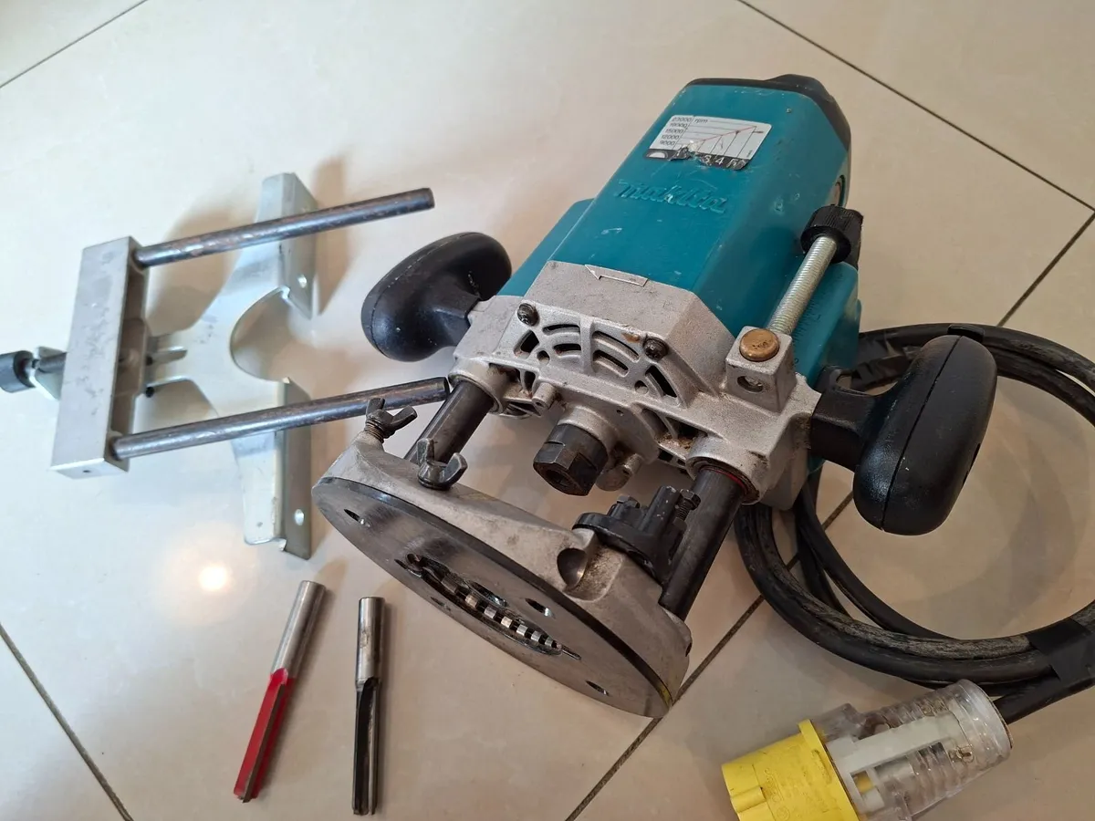 Makita 3612C Plunge Router 110v - Image 4