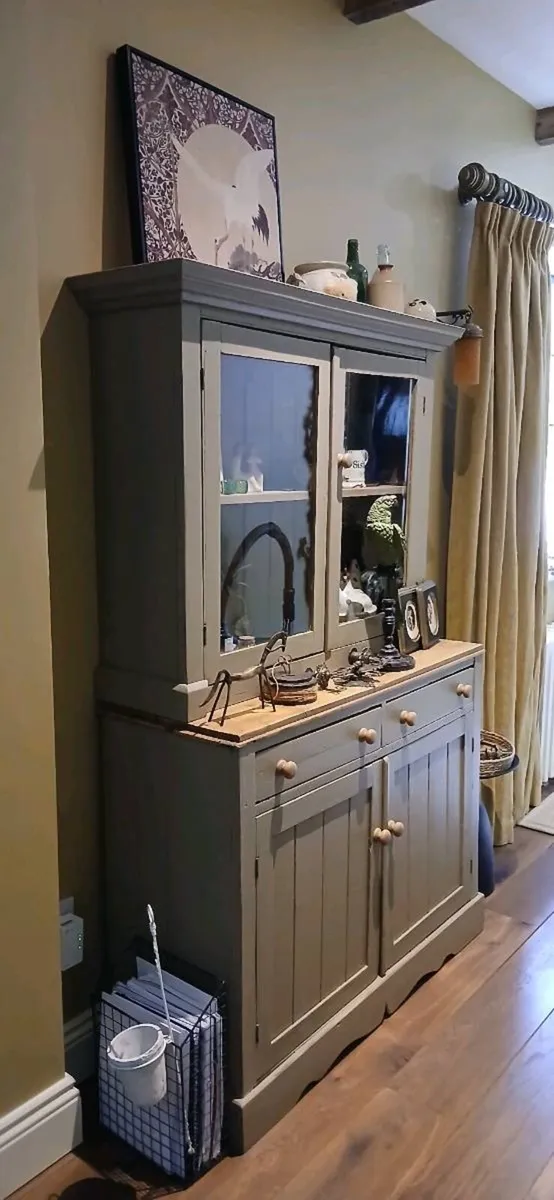 Pine dresser - Image 1