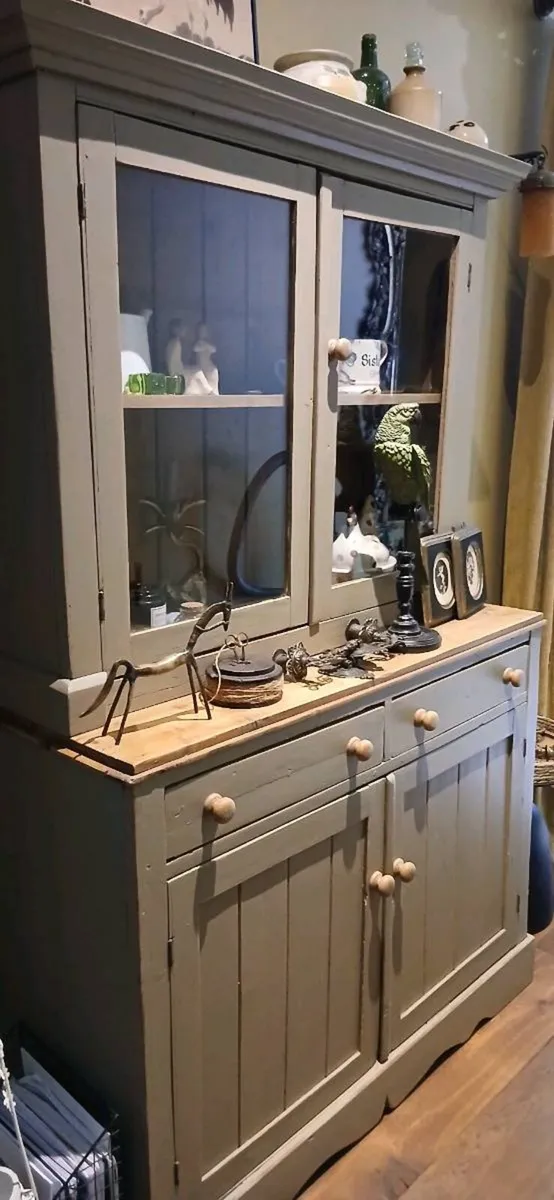 Pine dresser - Image 2