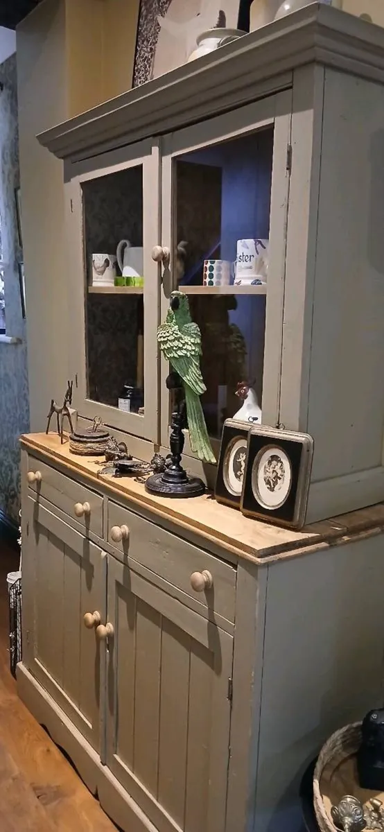 Pine dresser - Image 3