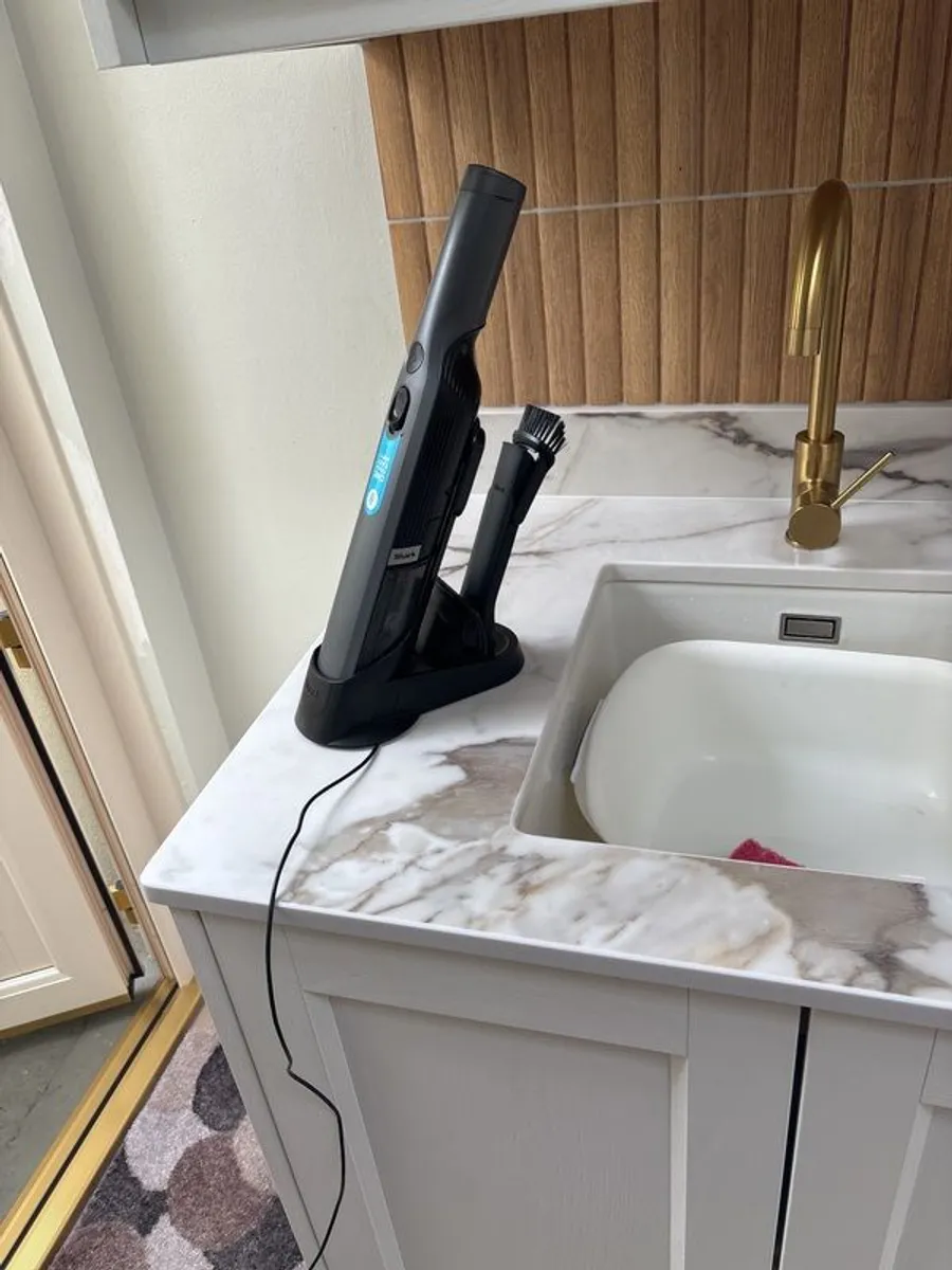 Shark handheld vacuum cleaner - Image 1