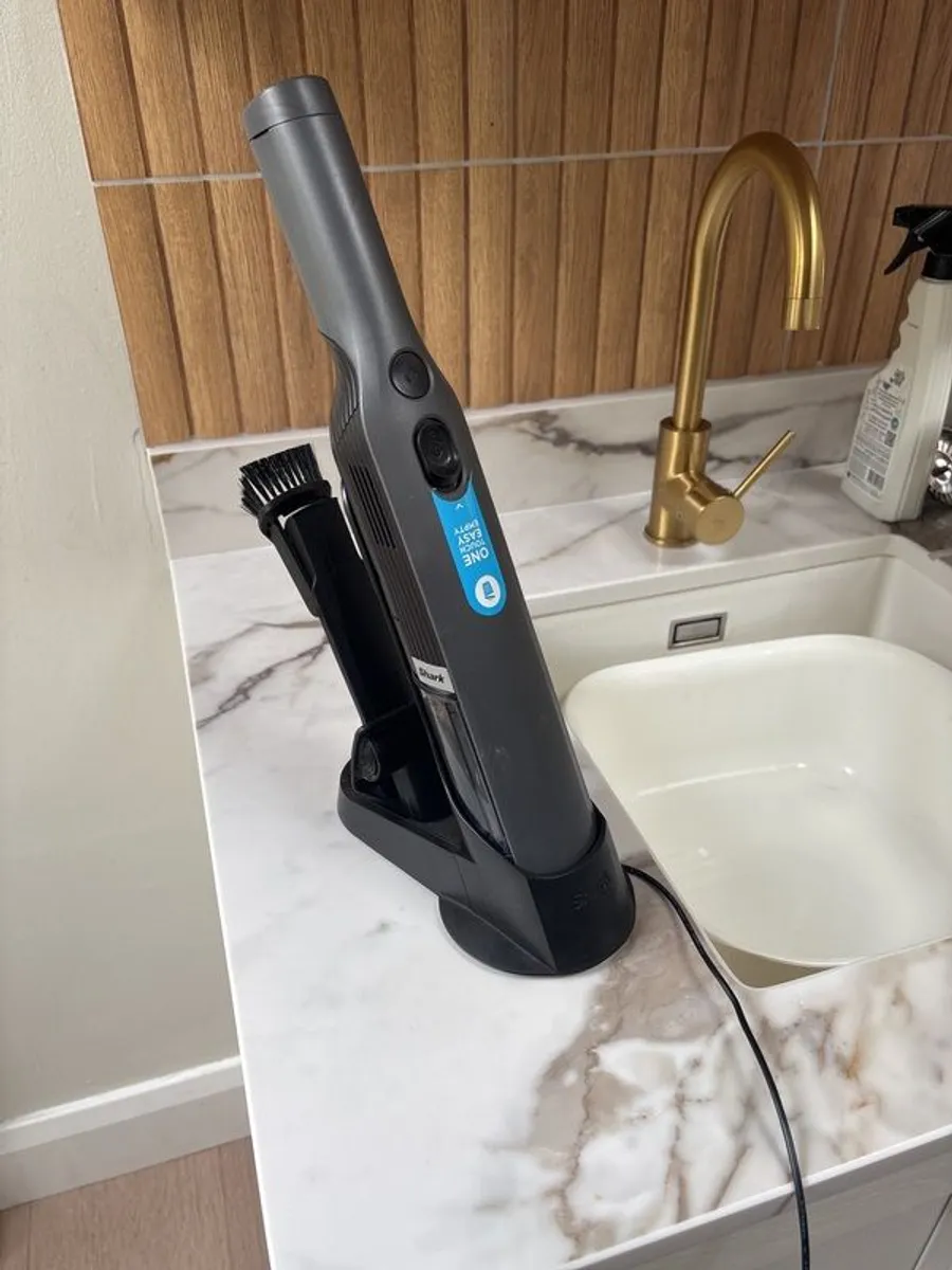 Shark handheld vacuum cleaner - Image 2